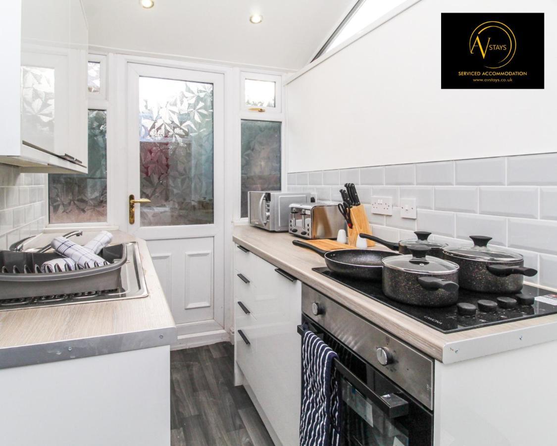 Modern House By Av Stays Short Lets & Serviced Accommodation St Helens St Helens  Dış mekan fotoğraf